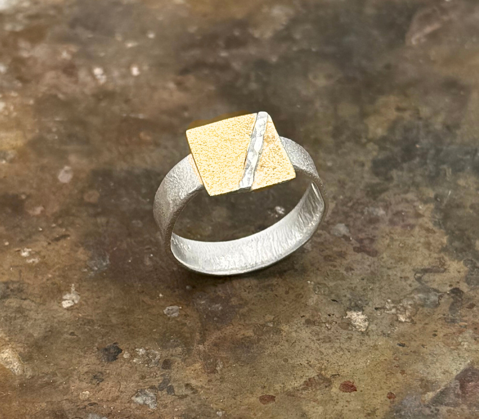 anello kintsugi testa quadrata