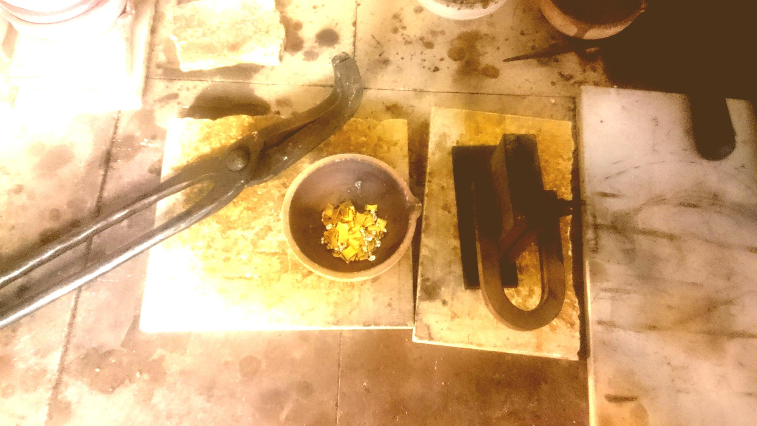 fusione della lega di oro giallo