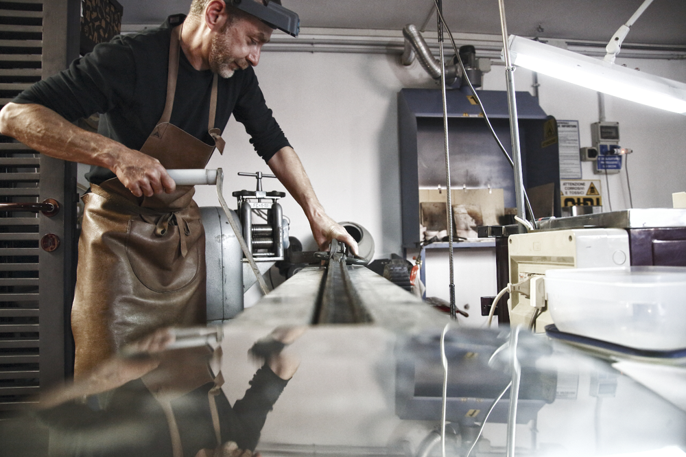 Alfredo al lavoro in laboratorio