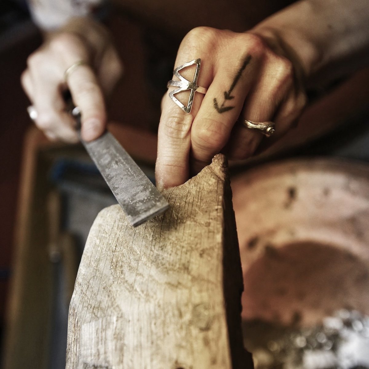 Le mani di Margherita al lavoro