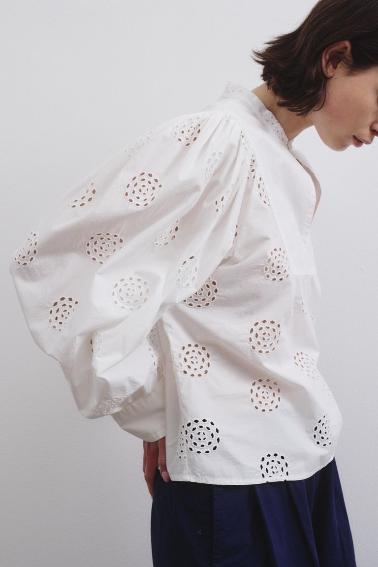 Chemise en broderie anglaise de coton lait