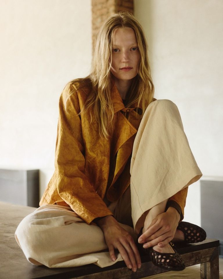 Textured fabric, earthy tones, soft nuances.

#POMANDÈRE #SS26