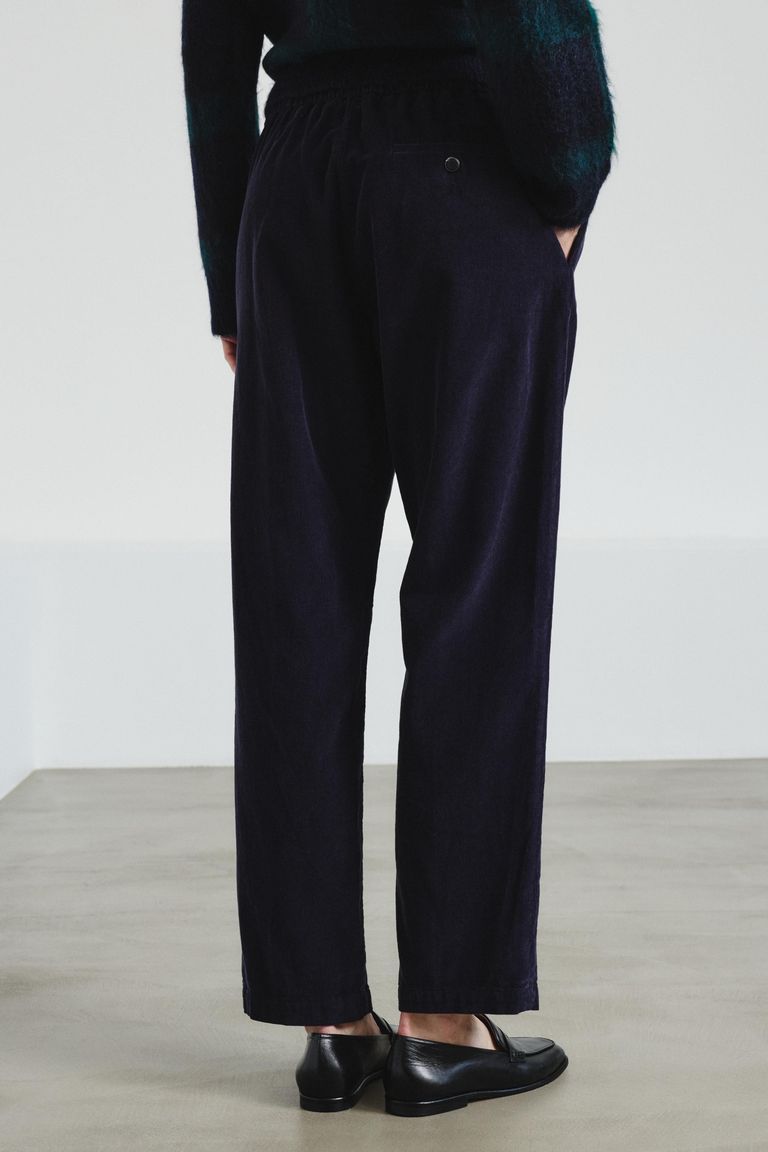 Jogging trousers in fine-wale corduroy