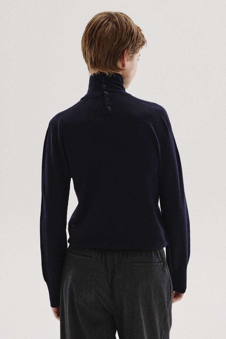 Dolcevita in maglia di lana rasata navy