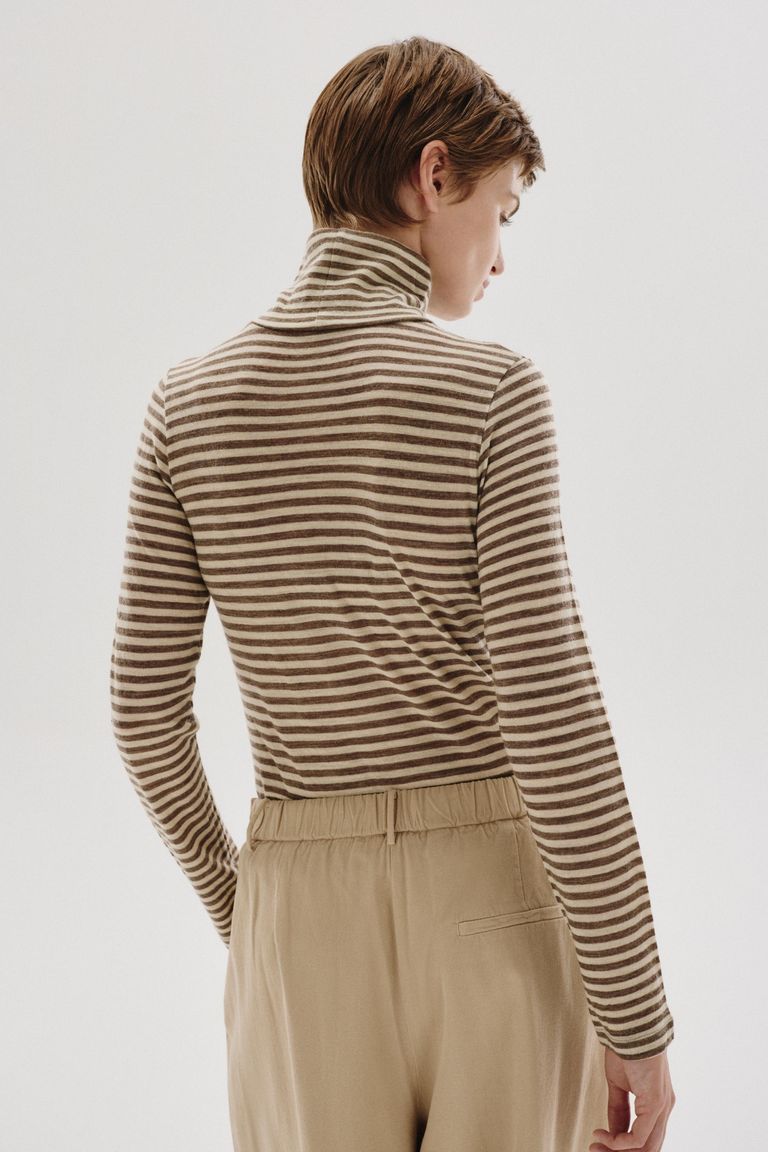 T-shirt a collo alto in jersey rigato di lana