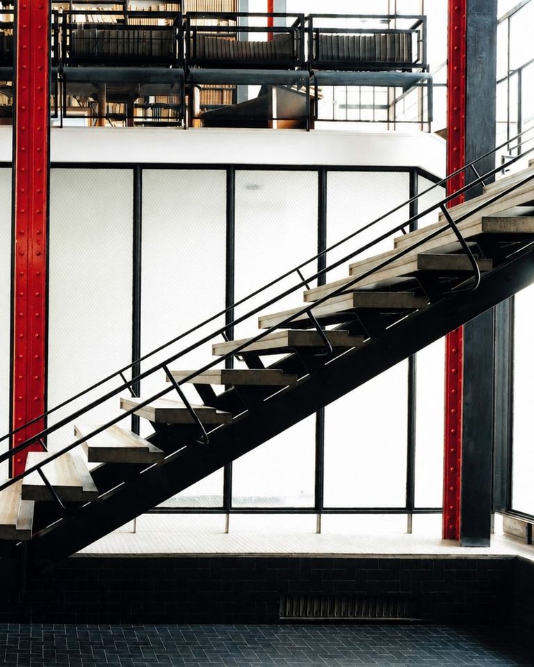 Between light and shadow, structure and movement.
Finding beauty in the unexpected details.

Maison de Verre, Pierre Chareau, 1928 — Paris.