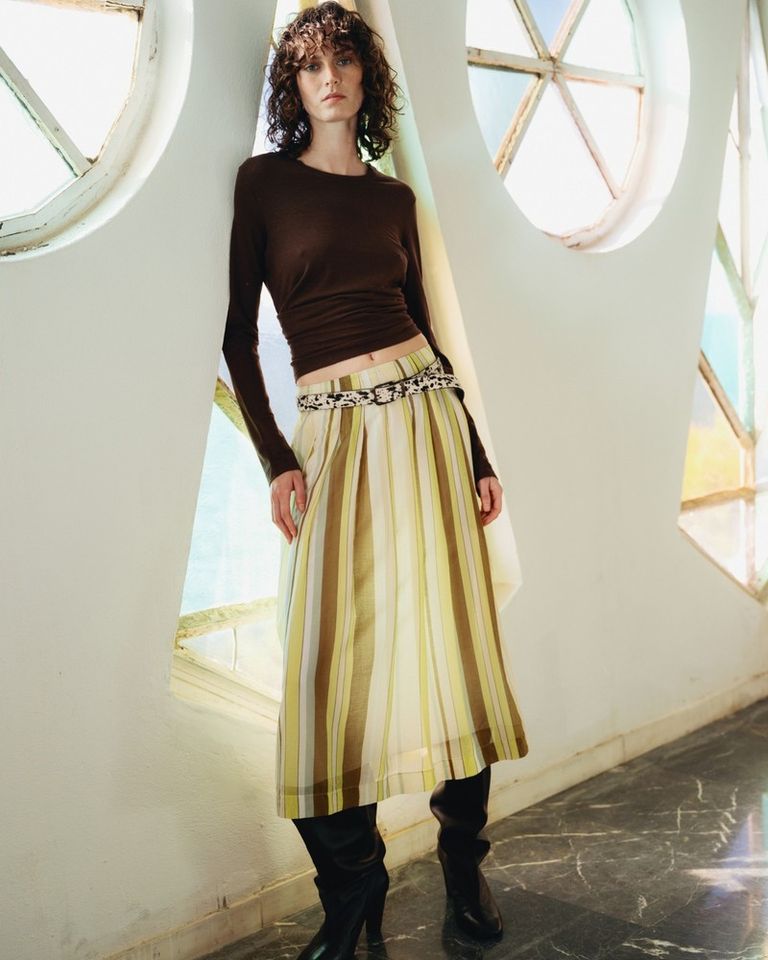 A wheel of colors,
a chromatic architecture.

#POMANDÈRE #SS26