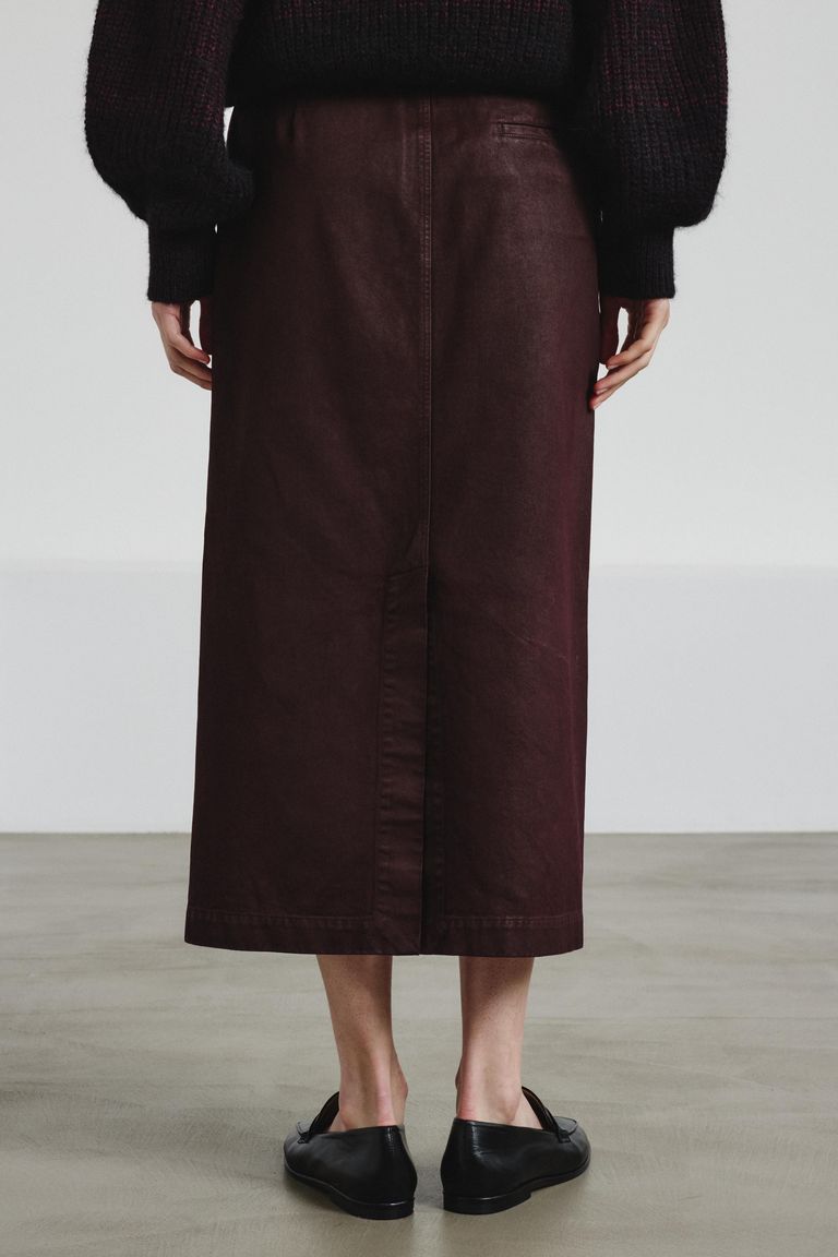 Cotton drill skirt with leather-like handfeel