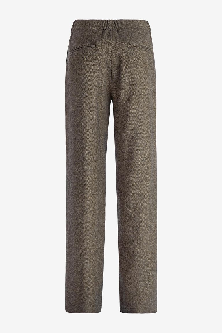 Trousers with slightly wide leg cut