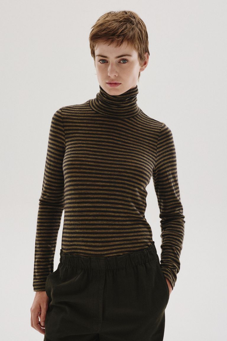 T-shirt a collo alto in jersey rigato di lana