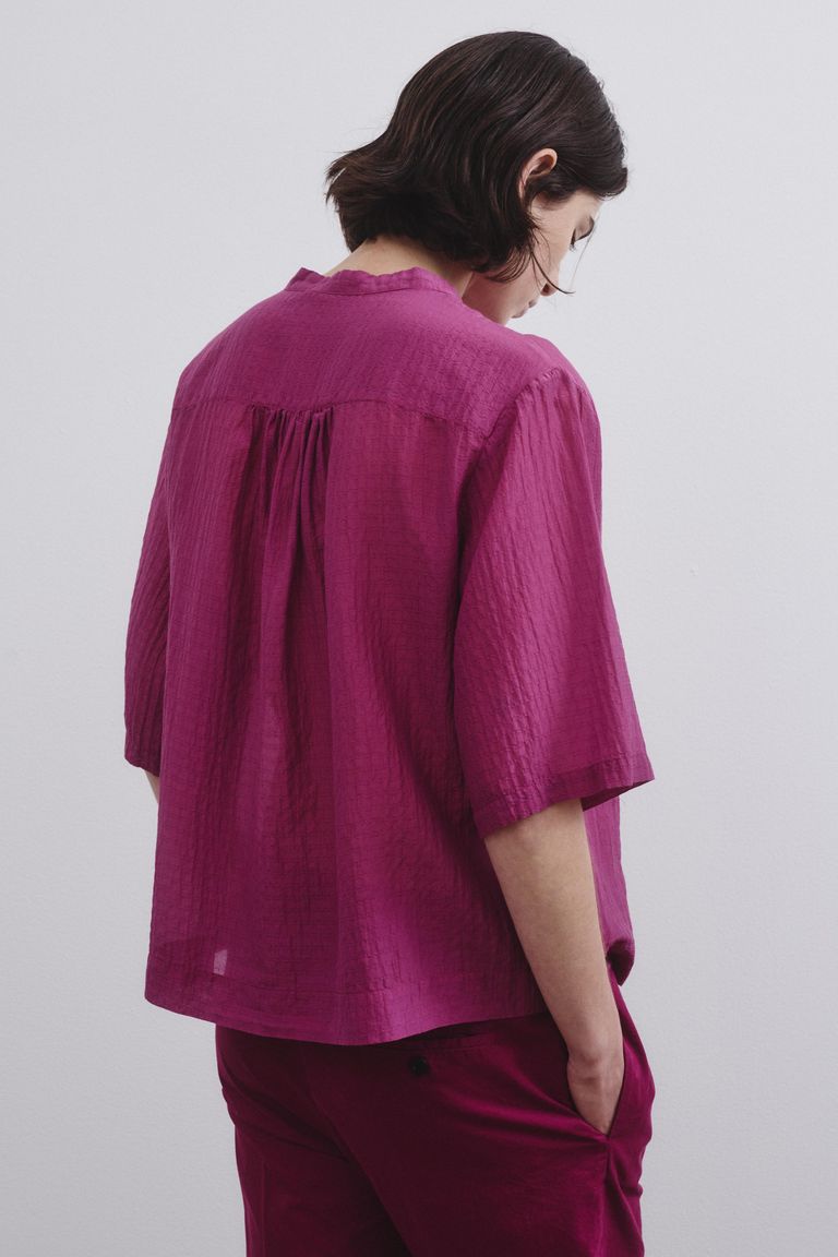 Chemise à manches courtes en voile froissé de coton et soie