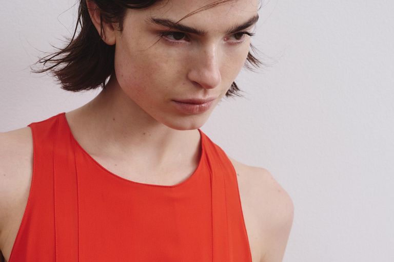 Abito smanicato in crèpe di acetato e viscosa