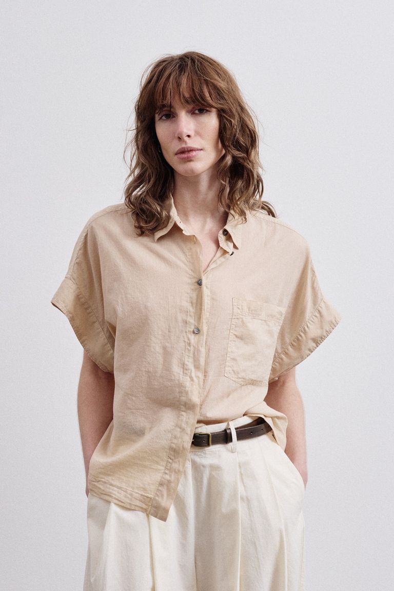 Sleeveless shirt in cotton muslin