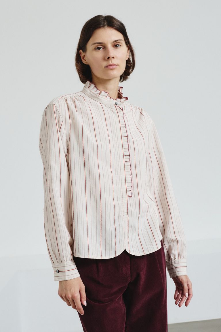 Chemise féminine à rayures