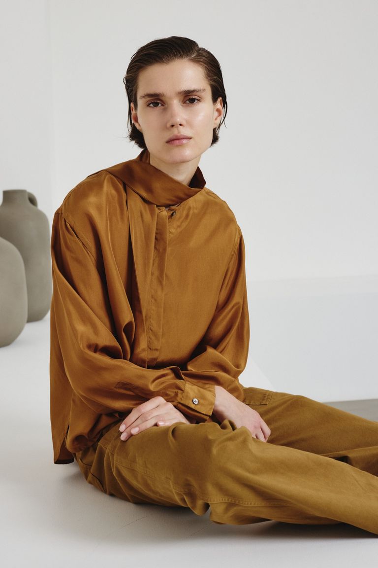 Camicia con sciarpina in habutai di seta