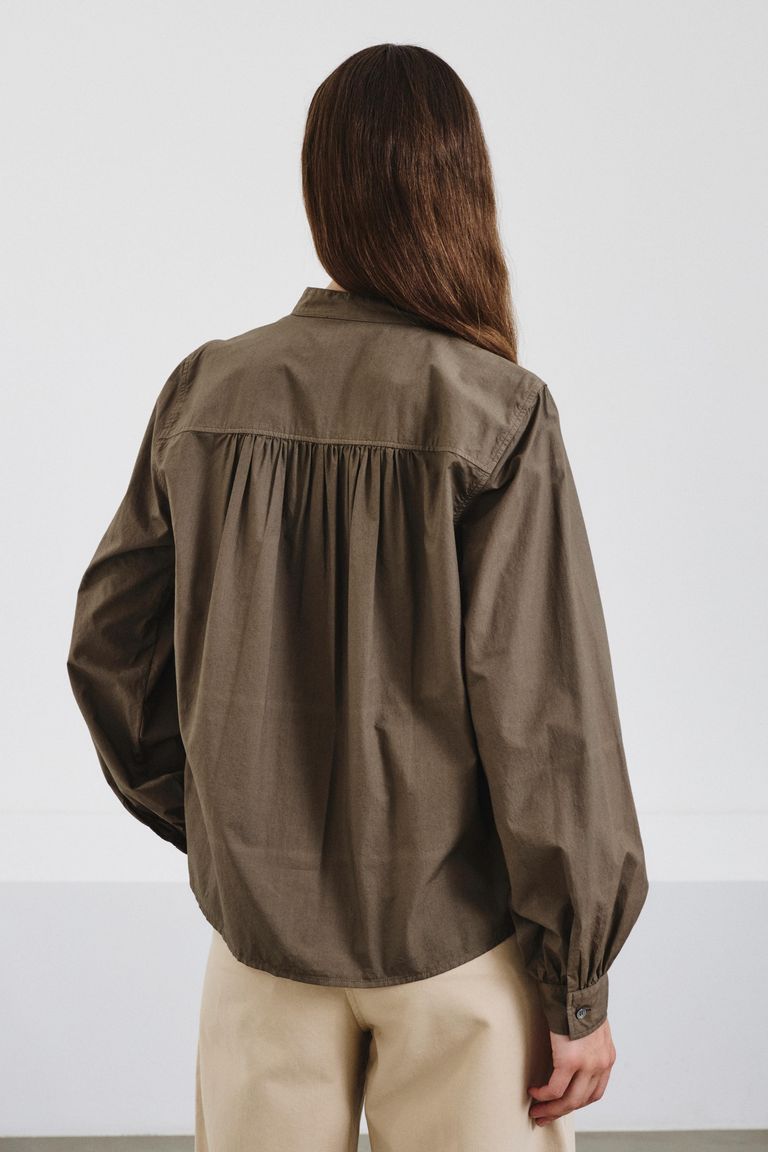 Chemise en popeline de coton avec patte polo kaki