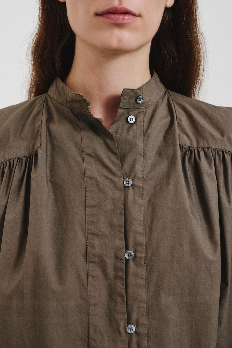 Chemise en popeline de coton avec patte polo kaki