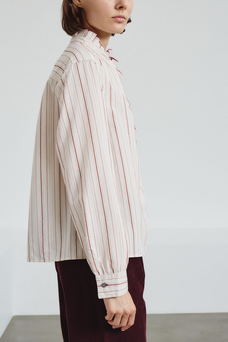 Chemise féminine à rayures