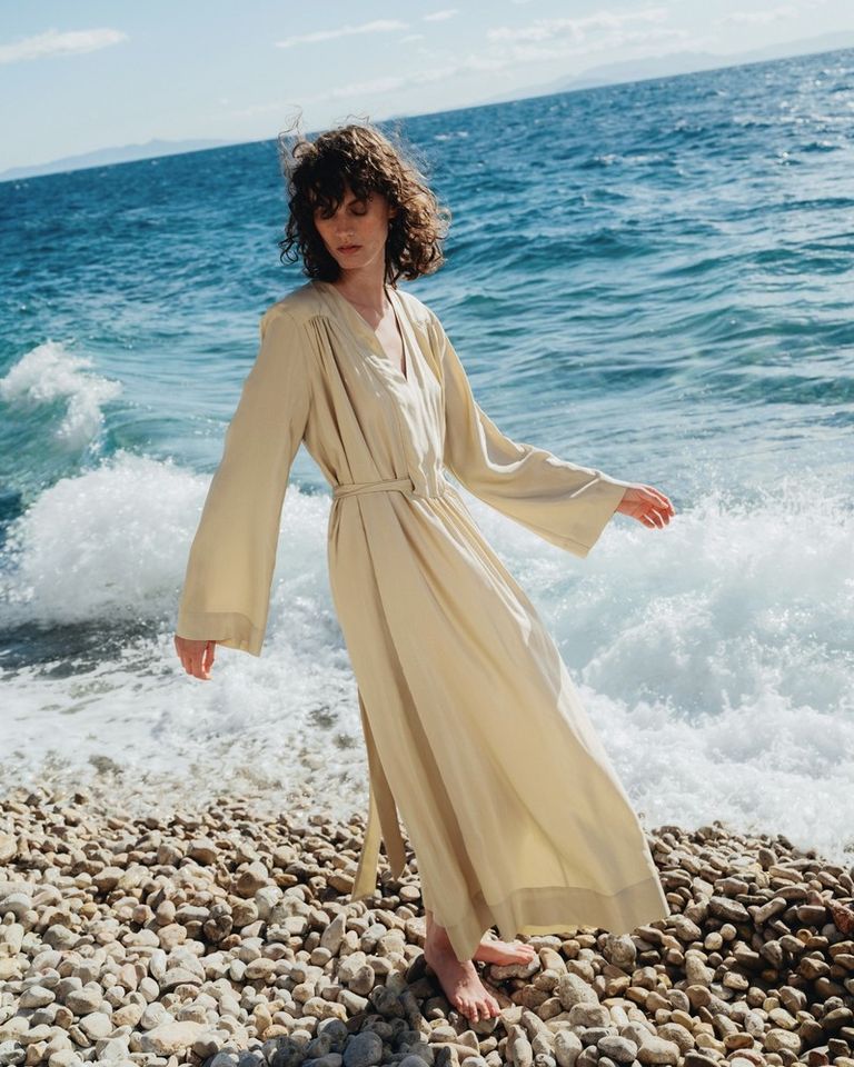 Breathe in the Mediterranean breeze 

Viscose twill dress available in boutique at 26 rue Saint Sulpice, Paris and online at pomandere.com

#POMANDÈRE #SS26