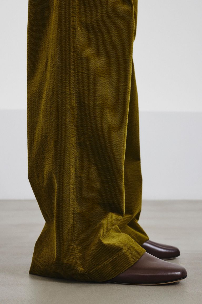 Iconic corduroy trousers avocado