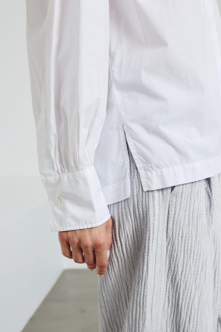 Poplin shirt with V-neck