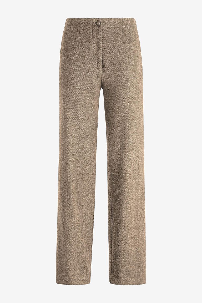 Trousers with slightly wide leg cut