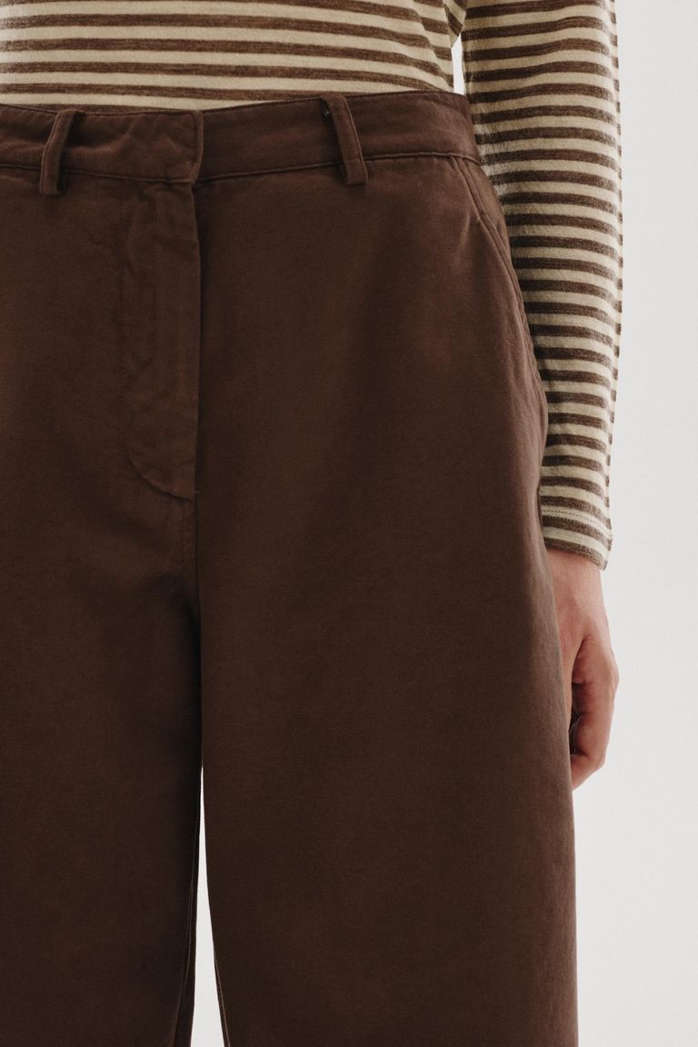Pantalone barrel in drill di cotone smerigliato cacao