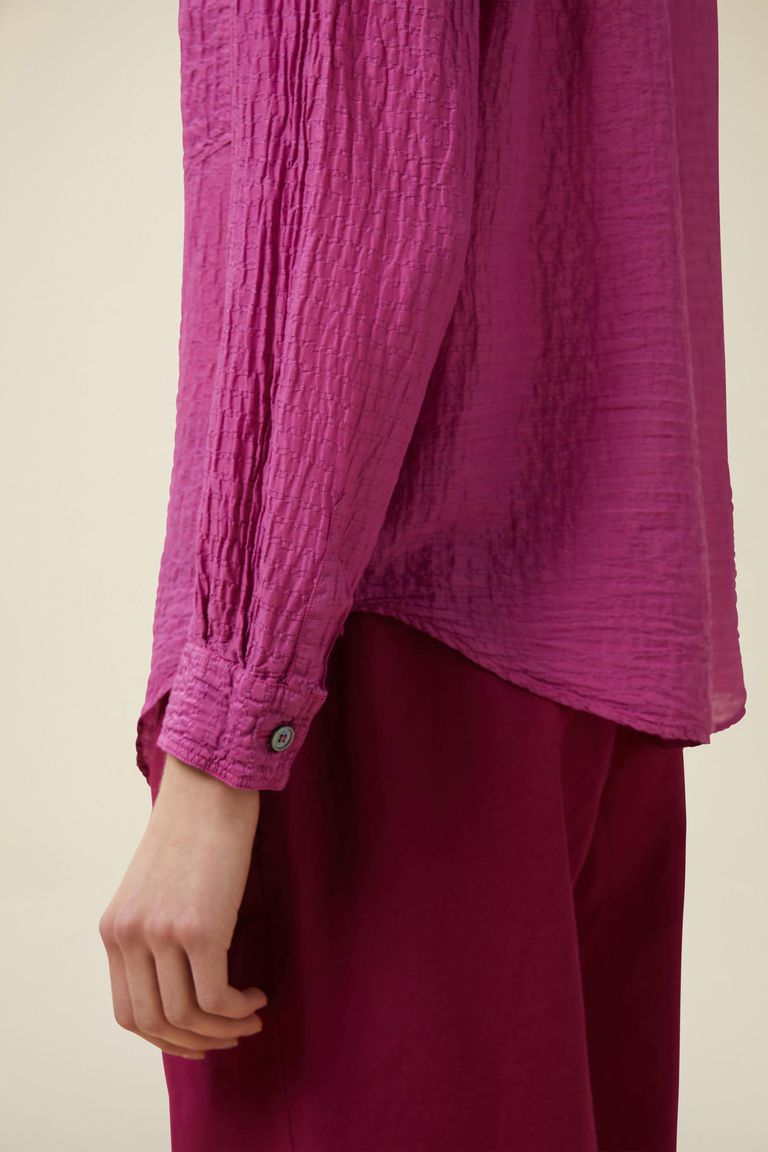 Shirt in embossed voile raspberry