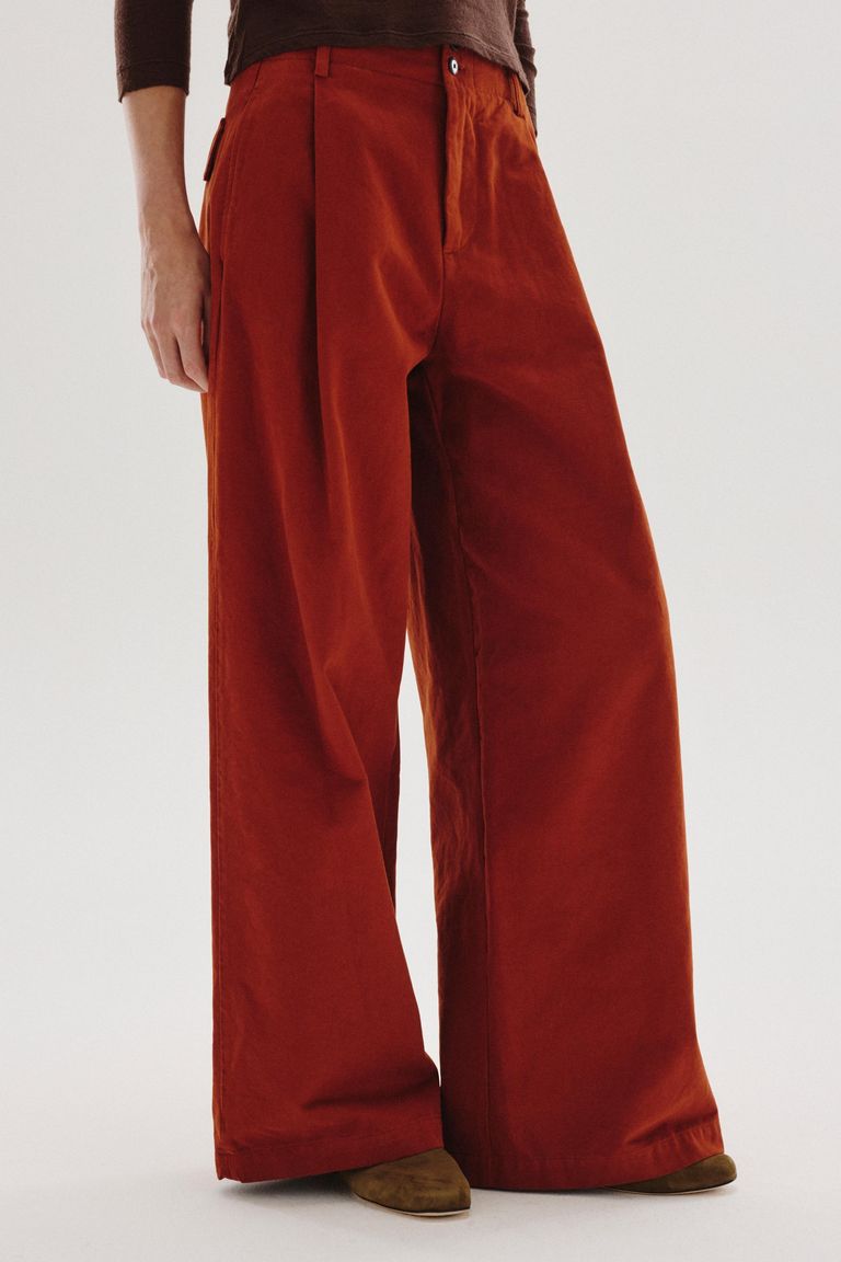 Pantalone ampio in drill di cotone smerigliato cotto