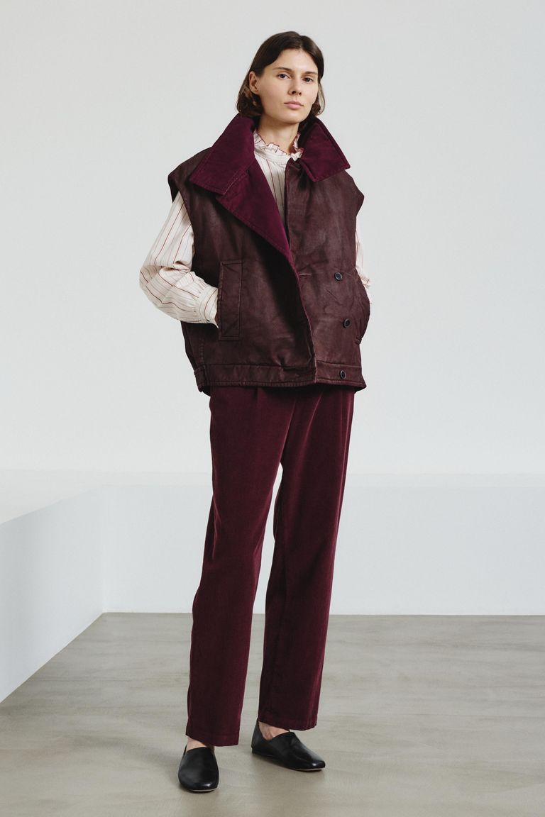 Cotton drill vest with leather-like handfeel