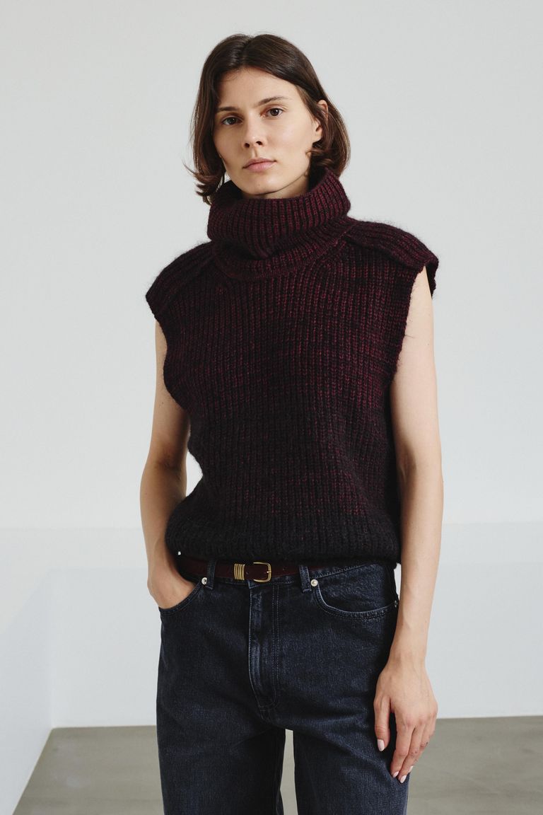Sleeveless turtleneck in gradient English rib knit