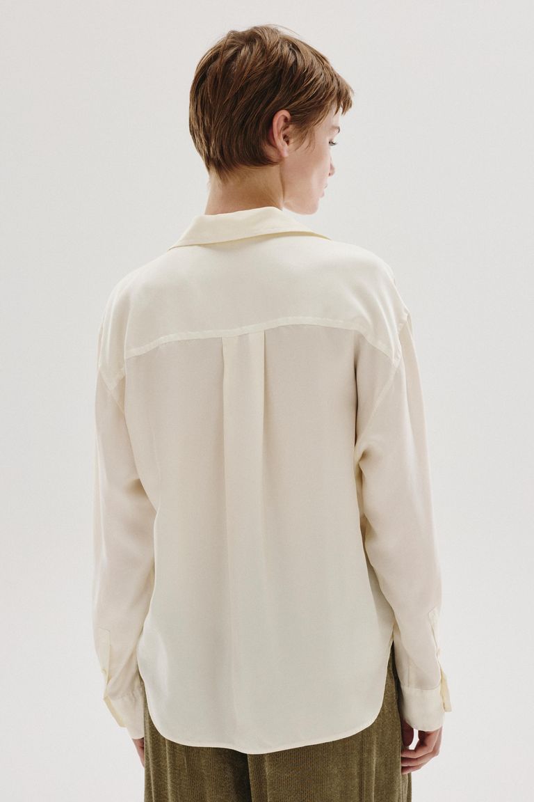 Chemise en twill de soie col V