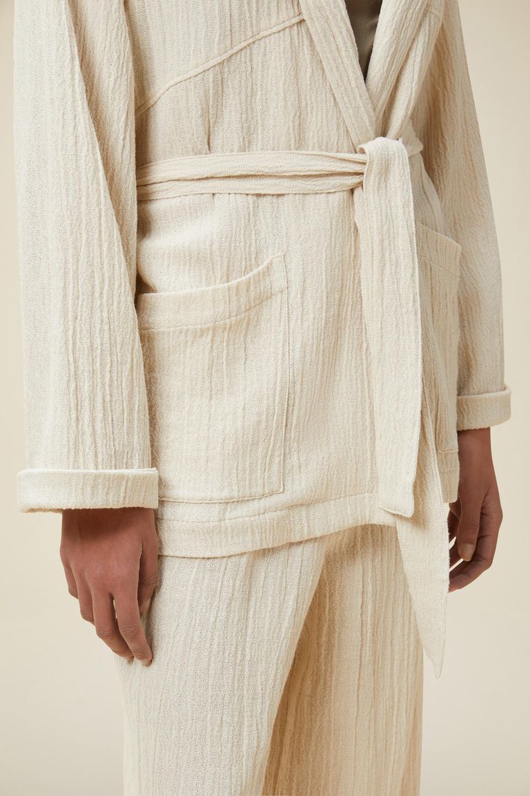 Veste avec ceinture en gaze gaufrée perle