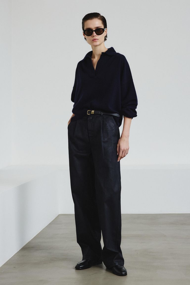 Trousers in cotton drill with a leather-like handfeel