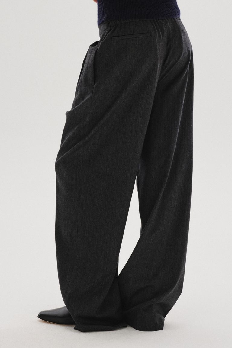 Pantalon à grand pli asymétrique en flanelle mélangée de coton et laine anthracite