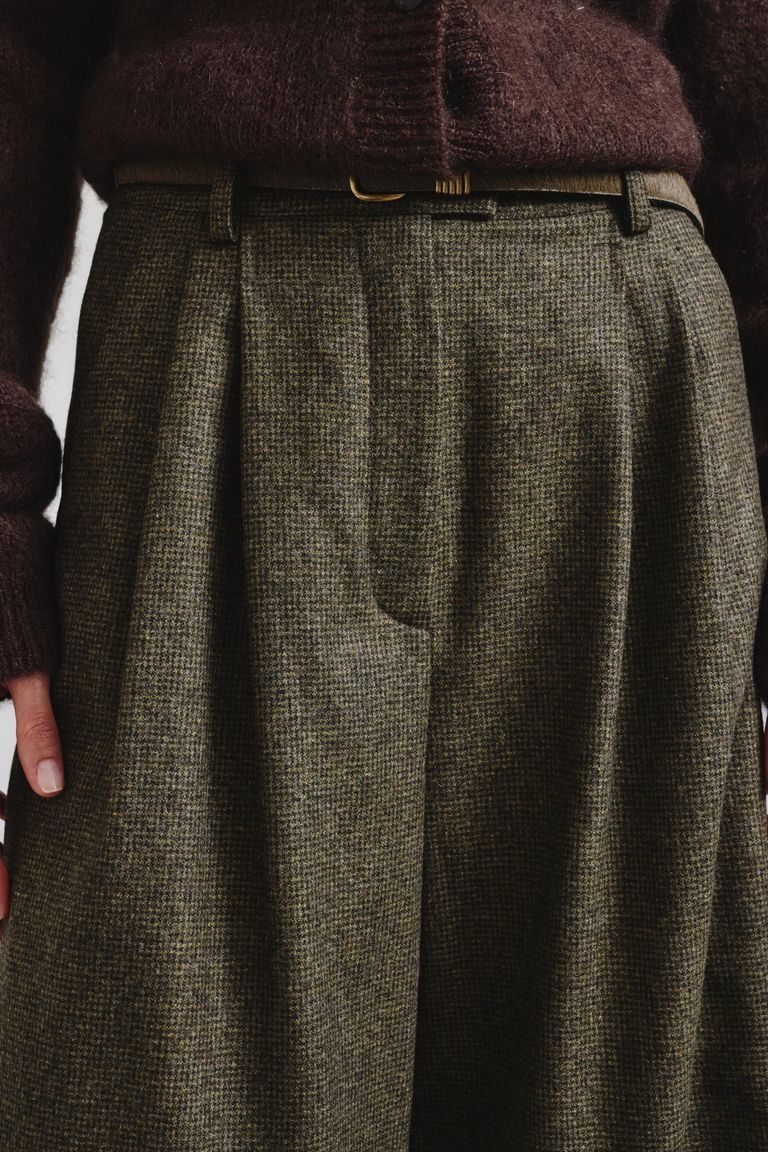 Tailored trousers in micro houndstooth pattern