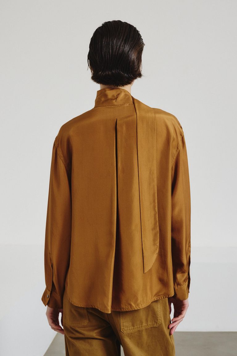 Shirt with scarf in silk habutai