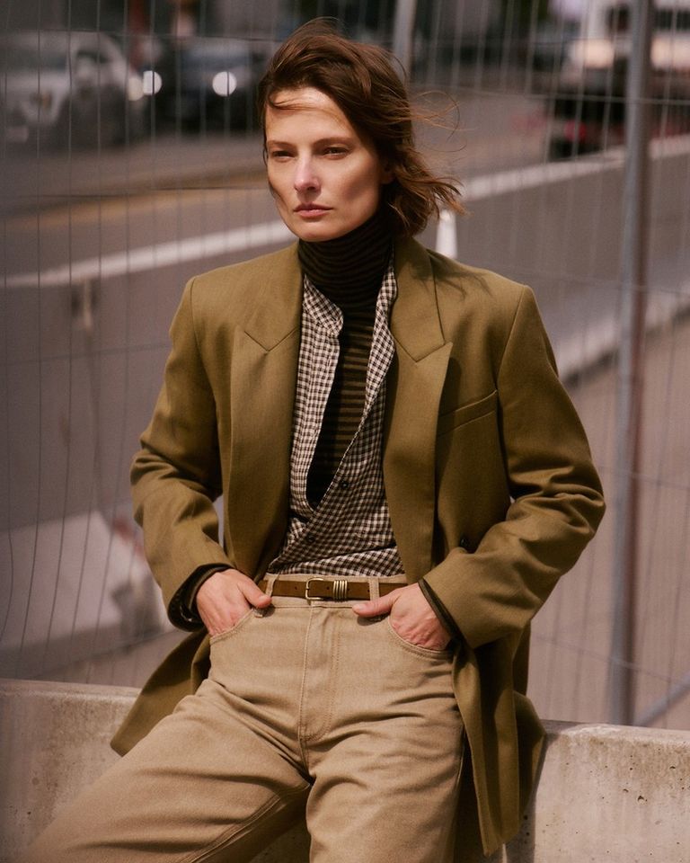 Shades of green meet warm neutrals in a refined dialogue of colour. 

Available in boutique at 26 rue Saint Sulpice, Paris and online at pomandere.com

#POMANDÈRE #FW26