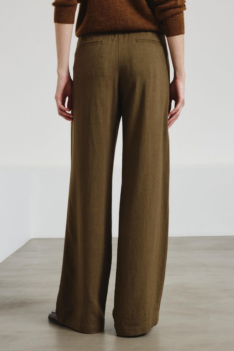 Iconic trousers in crepe flannel