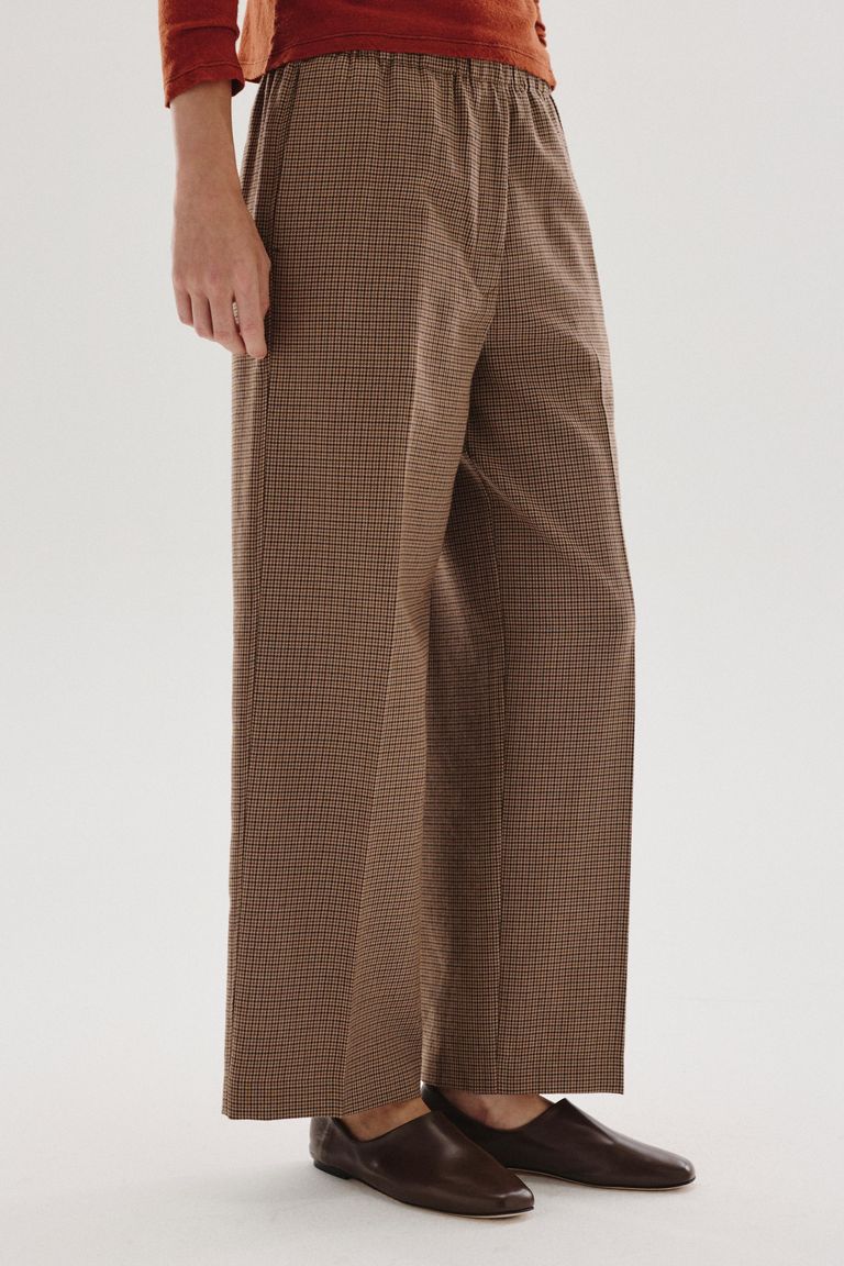 Elasticated-waist trousers in houndstooth flannel gianduia