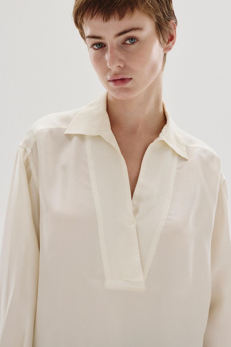 Chemise en twill de soie col V