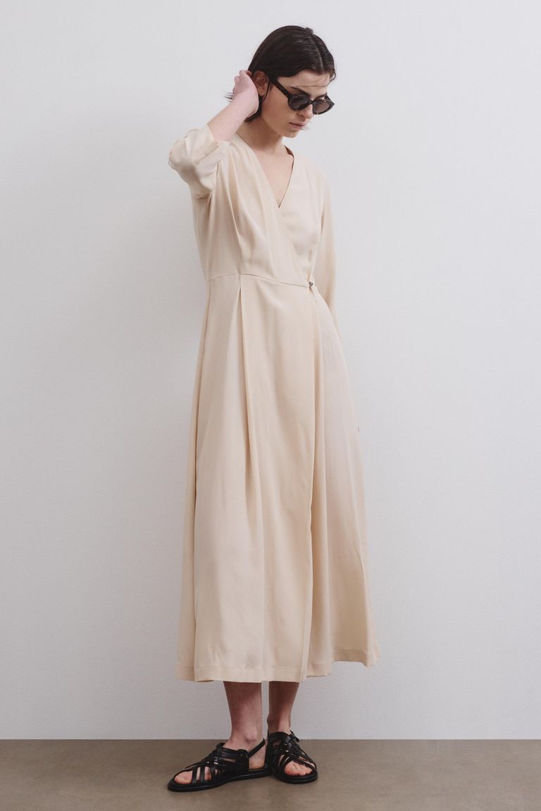 Dress in acetate and viscose crèpe wheat