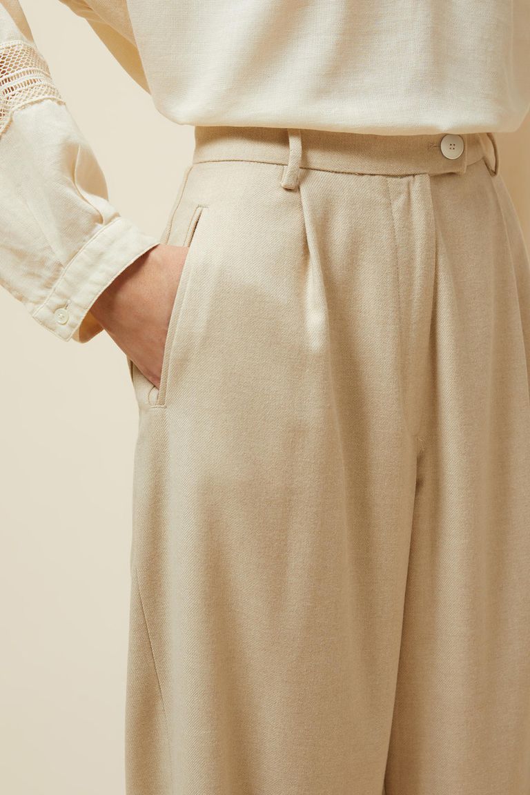 Trousers with slightly wide leg cut and pleats