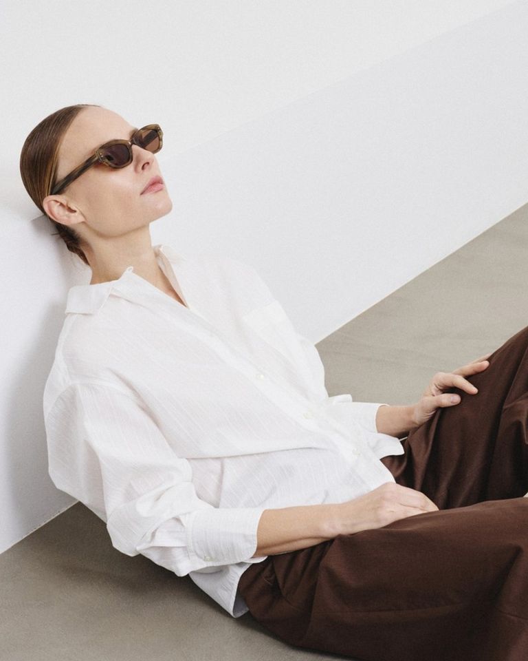 A timeless piece shaped by simplicity, balance, and quiet precision.

Available in boutique at 26 rue Saint Sulpice, Paris and online at pomandere.com

#POMANDÈRE #SS26