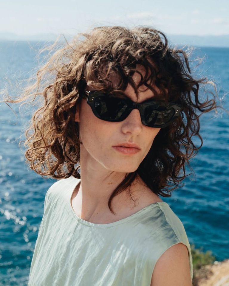 The perfect balance of acetate and light.

Available in boutique at 26 rue Saint Sulpice, Paris and online at pomandere.com

#POMANDÈRE #SS26