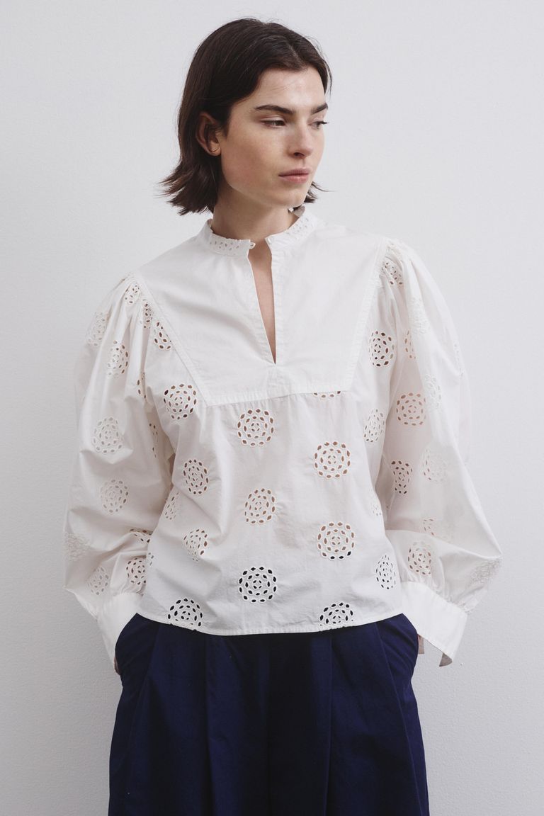 Chemise en broderie anglaise de coton lait