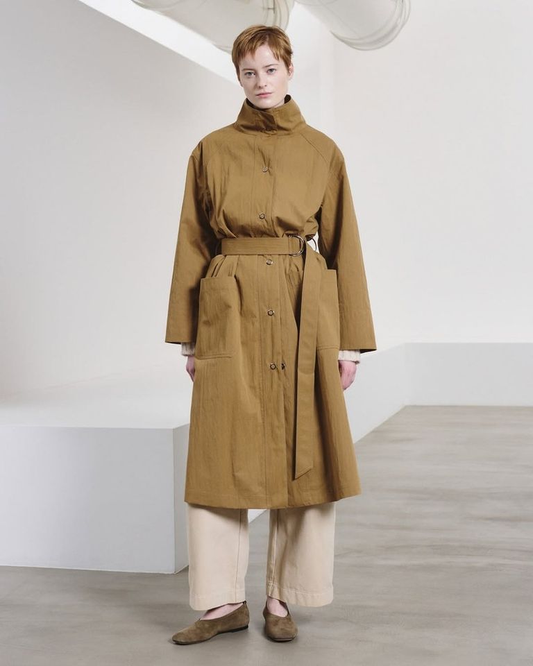 Technical cotton, refined protection. A water-repellent trench designed to embrace the season with effortless elegance. 

#POMANDÈRE #FW26