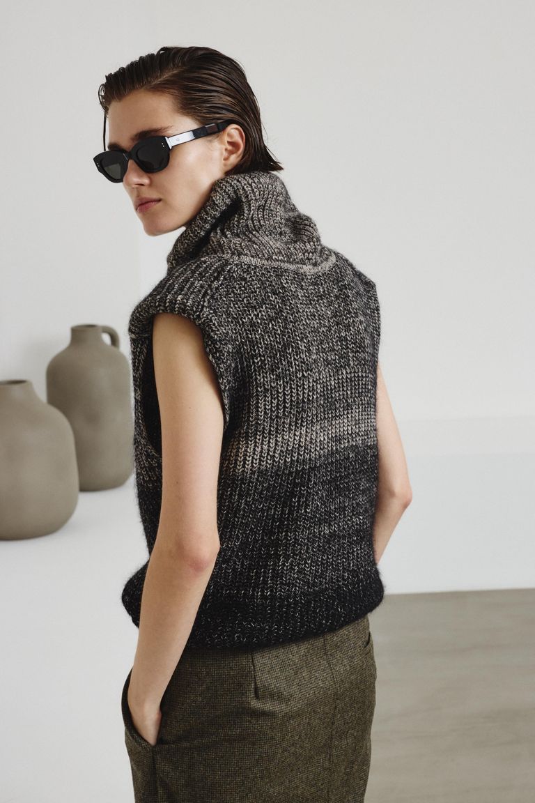 Sleeveless turtleneck in gradient English rib knit