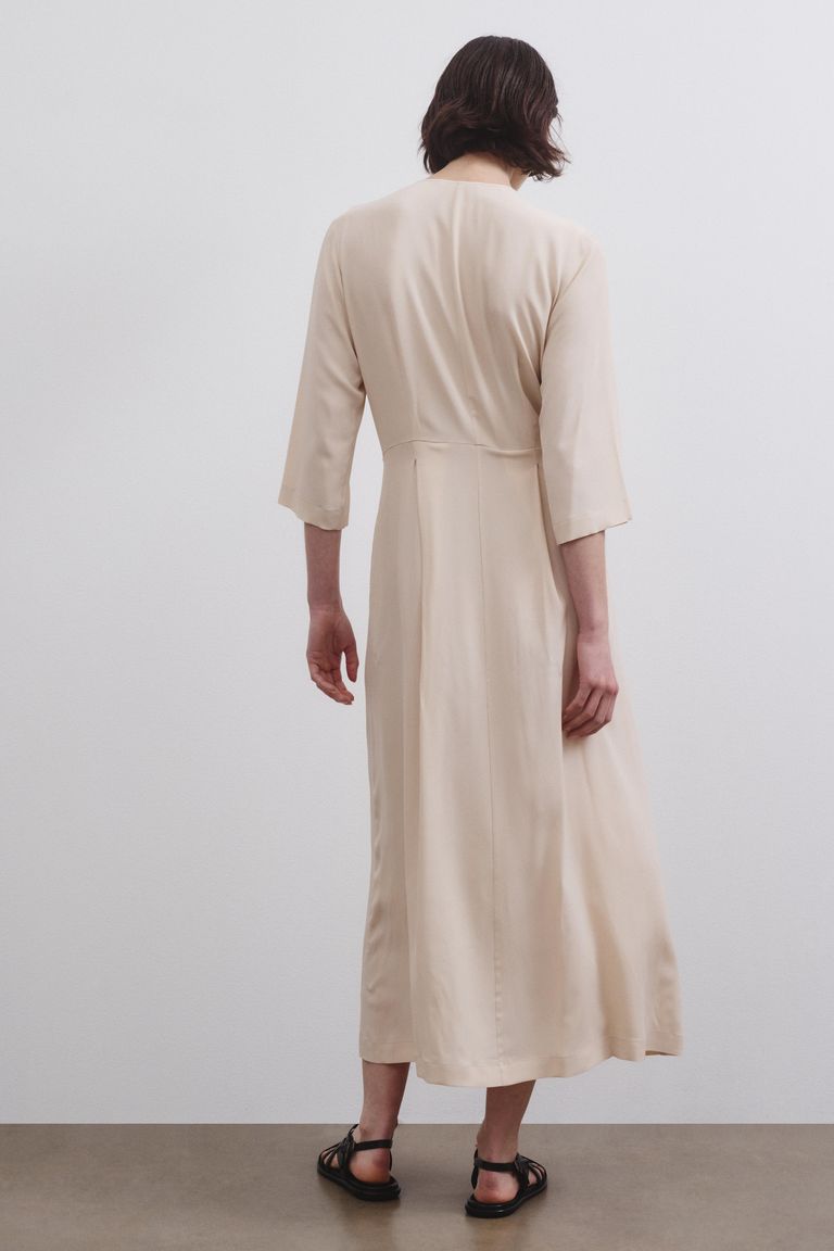 Dress in acetate and viscose crèpe wheat