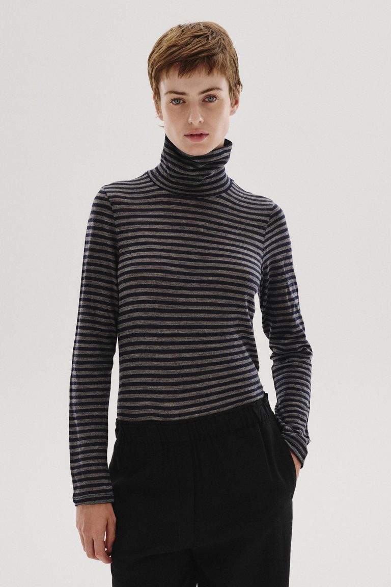 T-shirt a collo alto in jersey rigato di lana